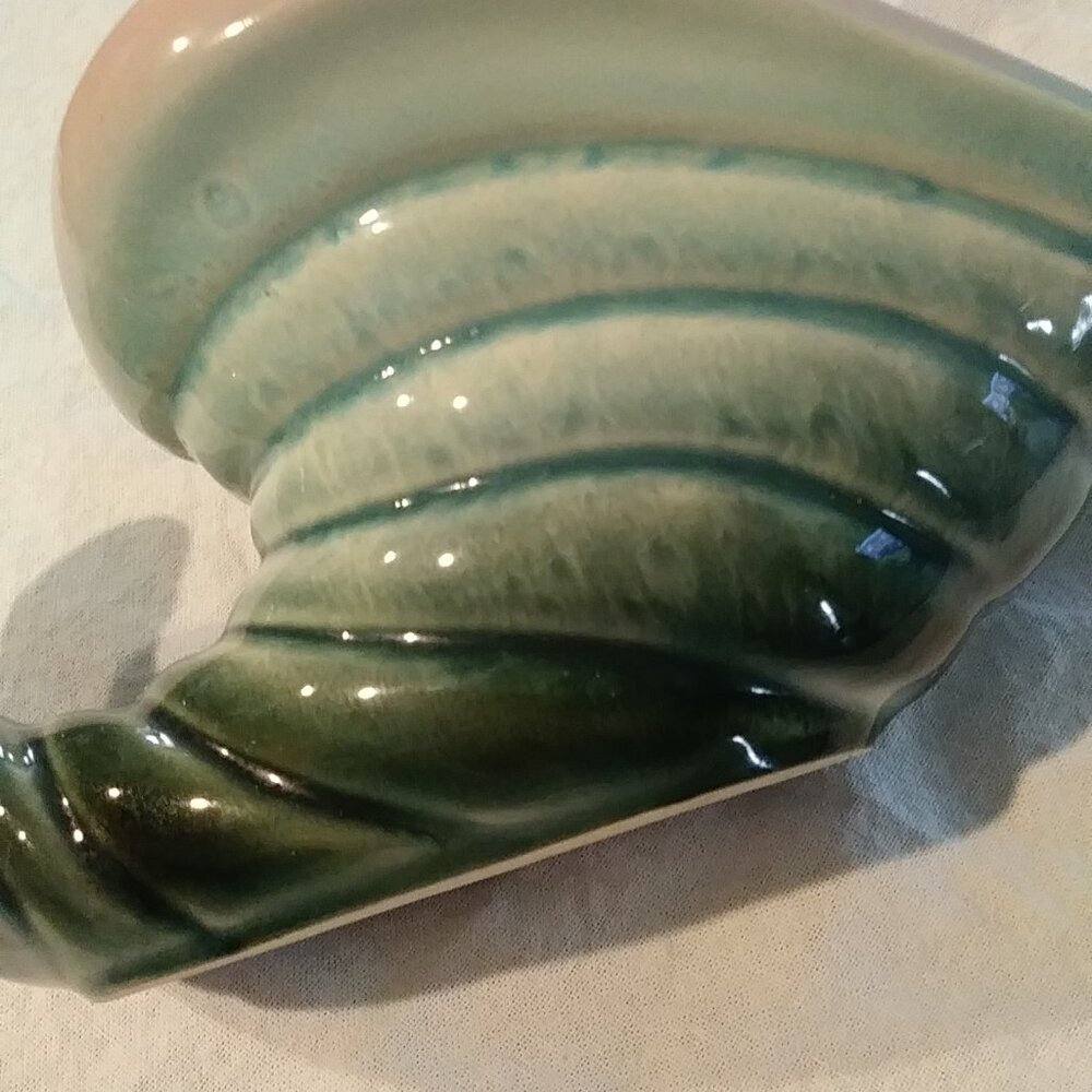 Vintage Regal Hull Pottery cornucopia vase/planter - Picture 6 of 11